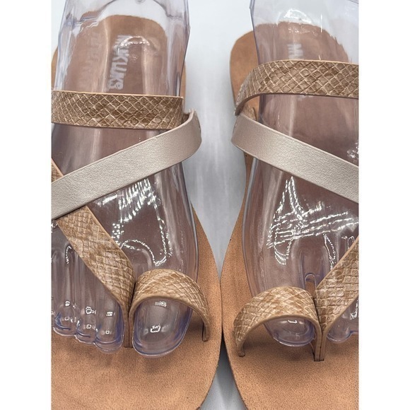 MUK LUKS Beige & Pearl Snake Embossed Criss Cross Strap About Town Sandal - Picture 8 of 8